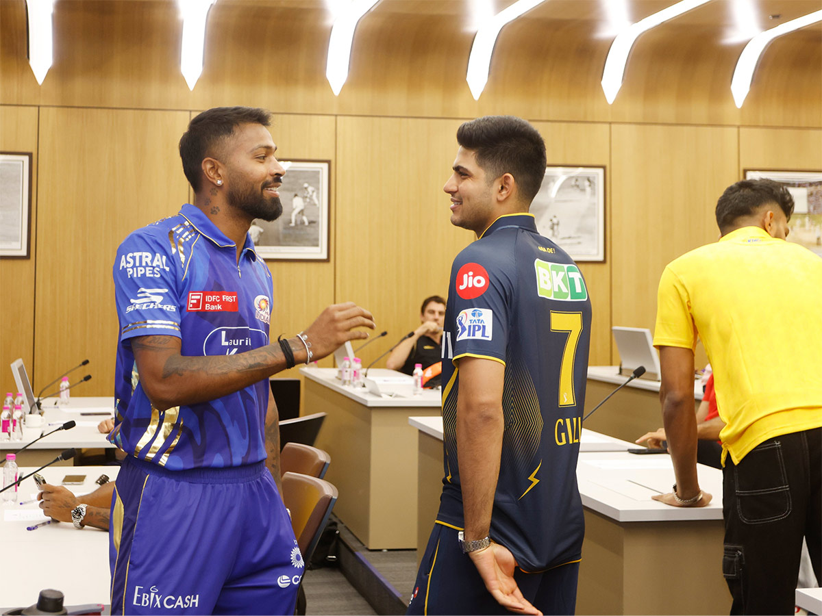 Captains photograph with trophy ahead of the Indian Premier League 202517