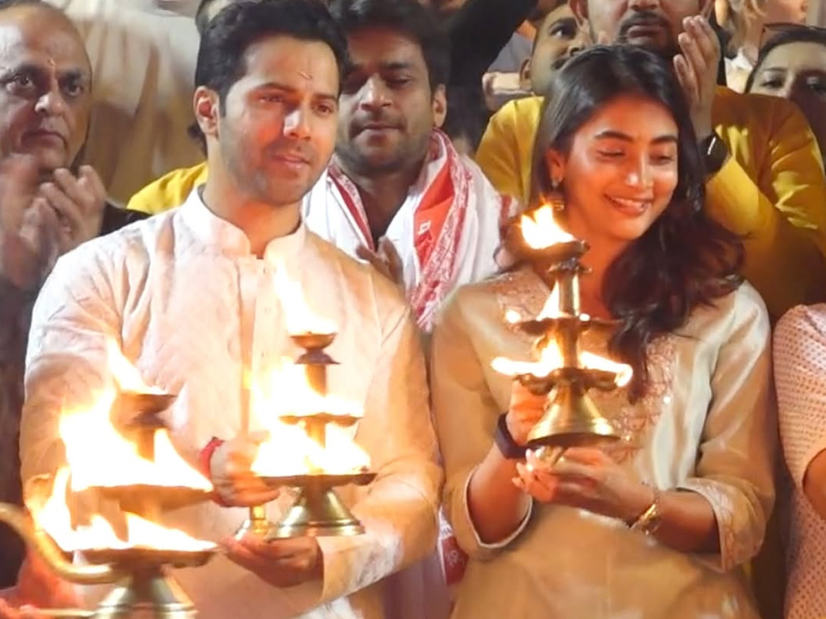 Varun Dhawan, Pooja Hegde perform Aarti in Rishikesh Photos2