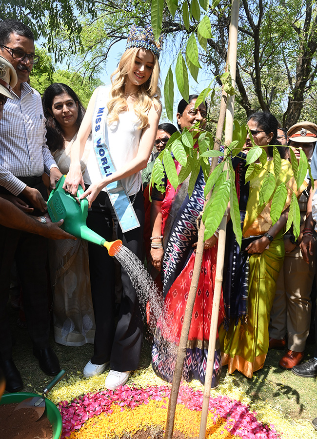 miss world kristyna pliskova in kbr park hyderabad10