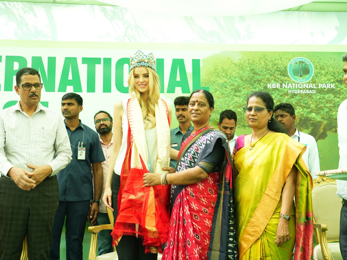 miss world kristyna pliskova in kbr park hyderabad12