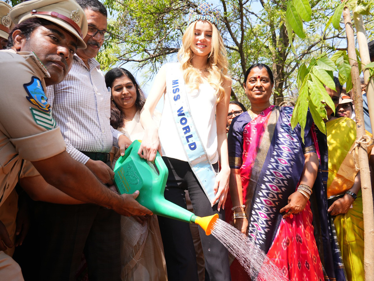 miss world kristyna pliskova in kbr park hyderabad5