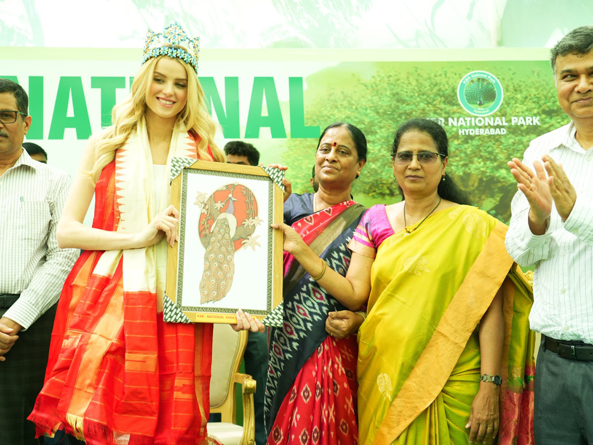 miss world kristyna pliskova in kbr park hyderabad6