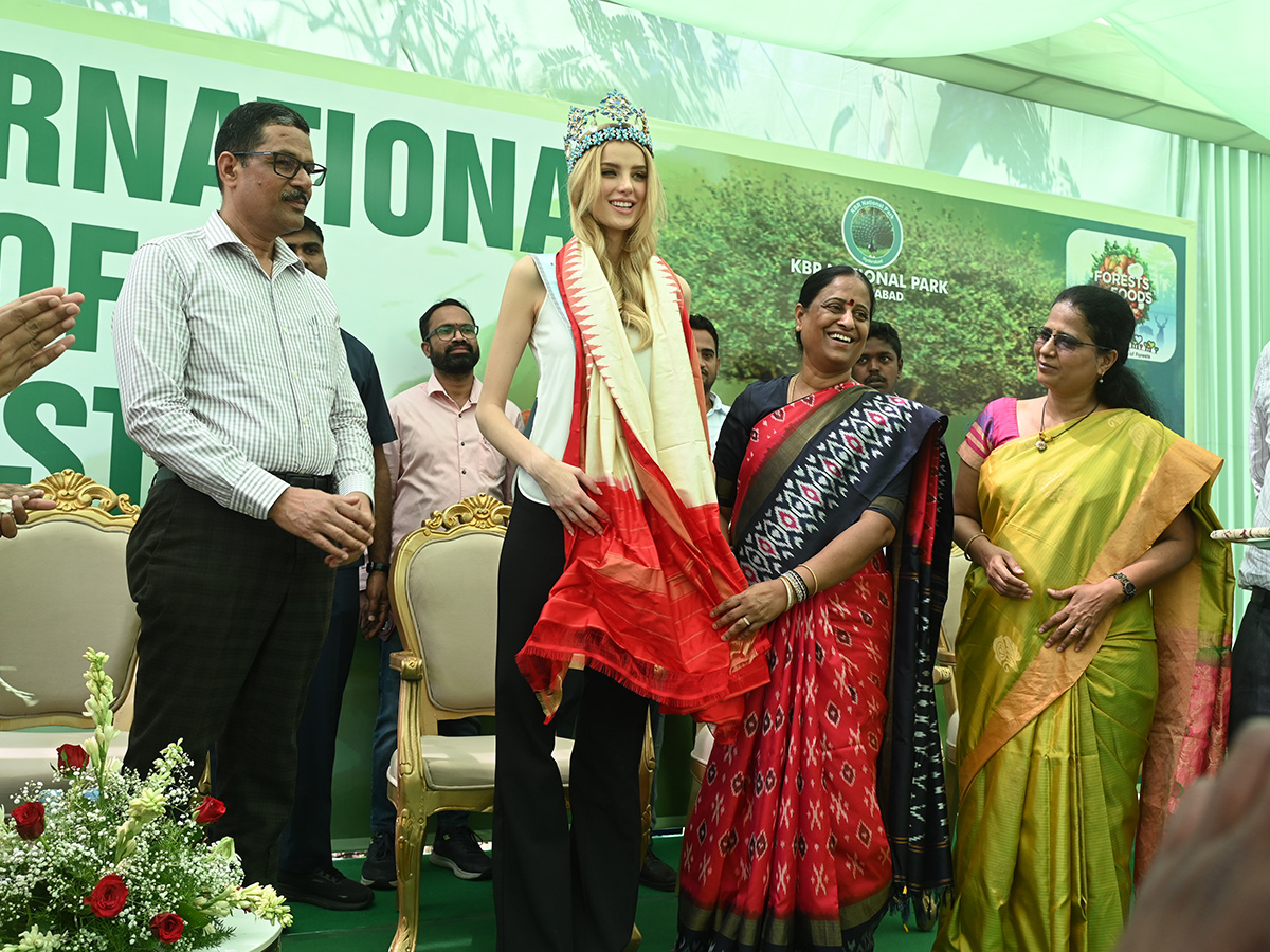 miss world kristyna pliskova in kbr park hyderabad7