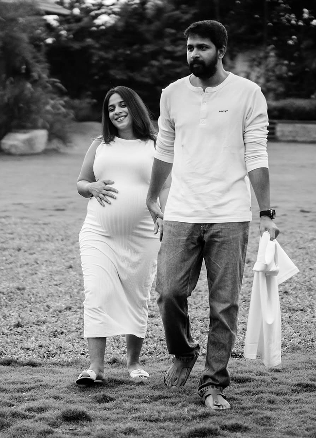 Youtuber Mahathalli Daughter And Baby Bump Pics8