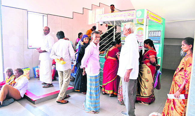 కాంట్రాక్ట్ ఉద్యోగులుగా గుర్తించాలి
1