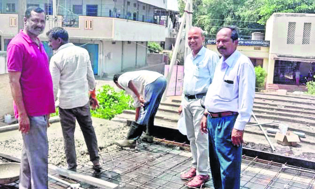 మోడల్‌ హౌస్‌ పరిశీలన 
1