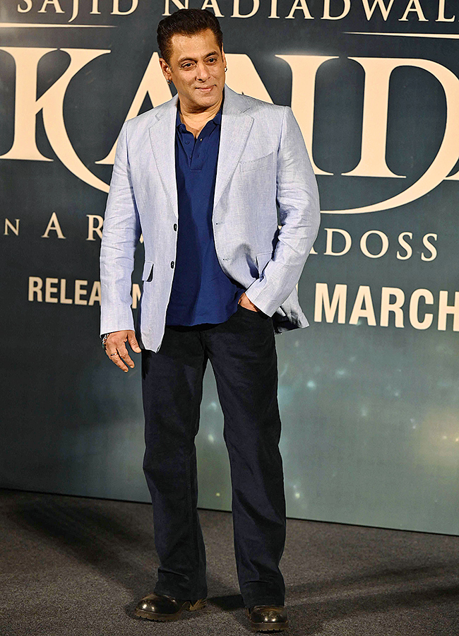 Salman Khan with Rashmika Mandanna Sikanda trailer launch Pics10
