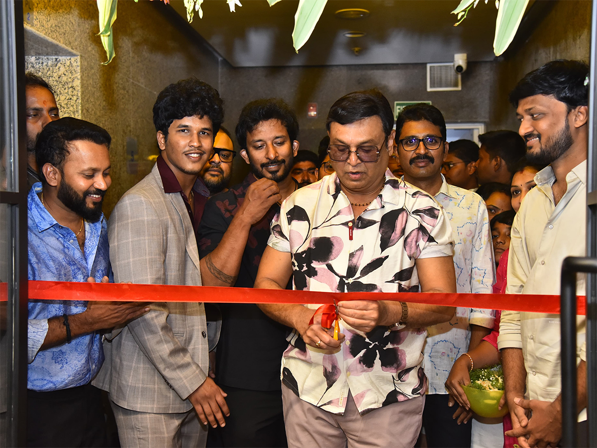 Actor Naresh Inaugurated Gold's Gym in Nanakramguda10