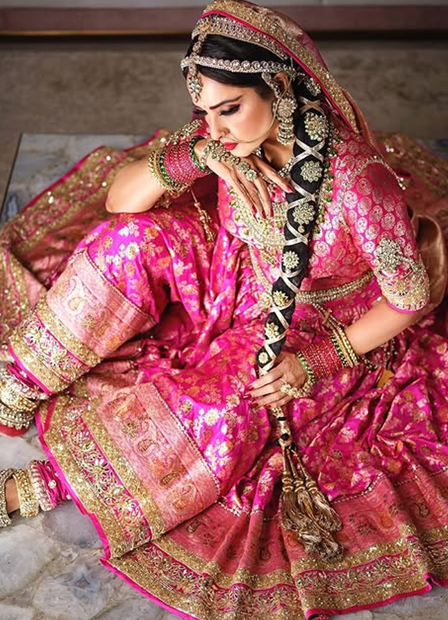 Legendary Rekha turns in a pink gold saree looks stunning5