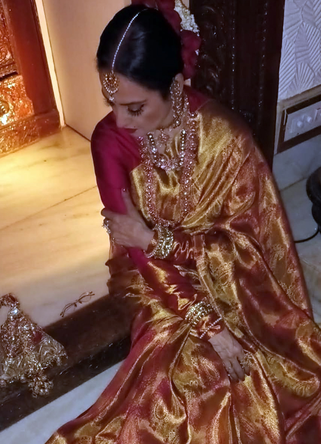 Legendary Rekha turns in a pink gold saree looks stunning12