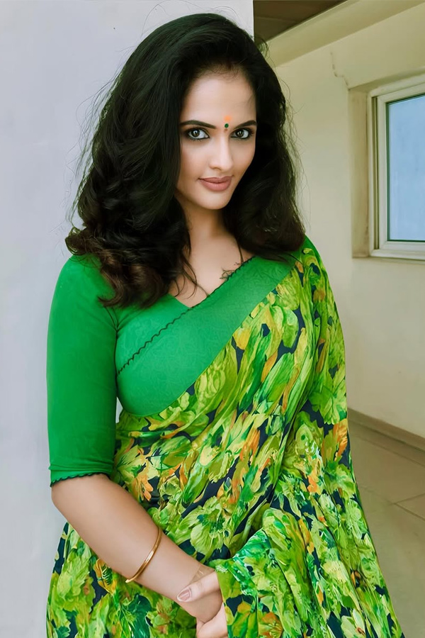 Television Beauty Jyothi Purvaj Green Saree Looks, Photos Goes Viral2