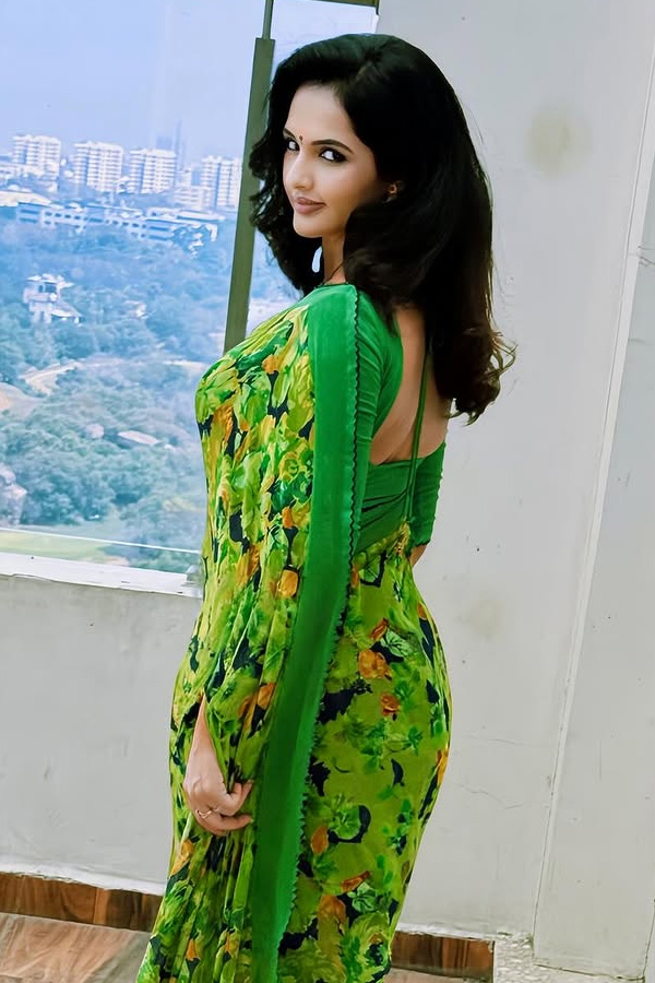 Television Beauty Jyothi Purvaj Green Saree Looks, Photos Goes Viral7