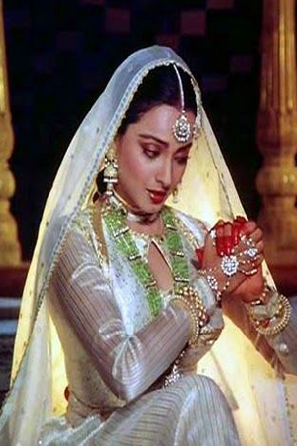 Legendary Rekha turns in a pink gold saree looks stunning9