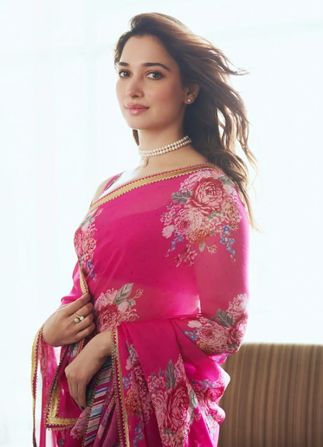 Milky beauty Tamanna Bhatia shines bright in a pink saree photos2