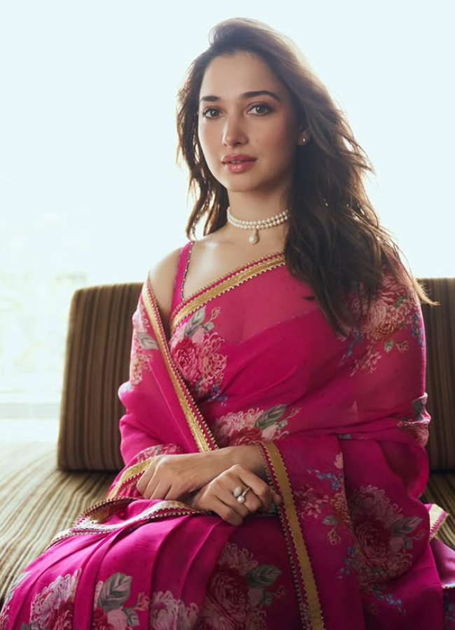 Milky beauty Tamanna Bhatia shines bright in a pink saree photos4