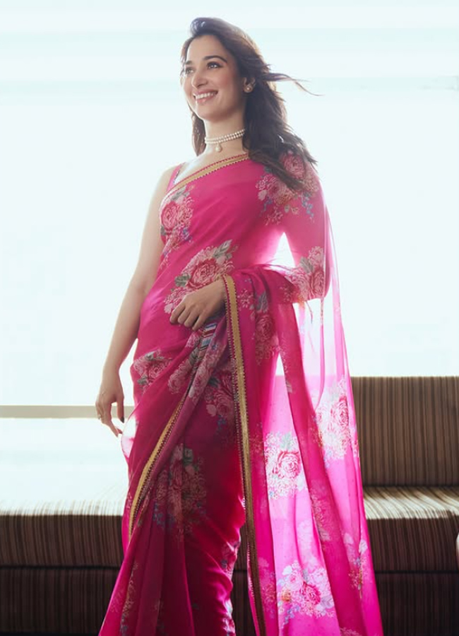 Milky beauty Tamanna Bhatia shines bright in a pink saree photos5