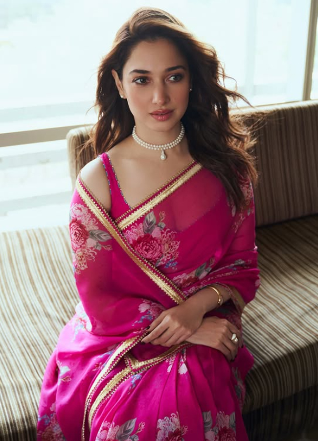 Milky beauty Tamanna Bhatia shines bright in a pink saree photos7