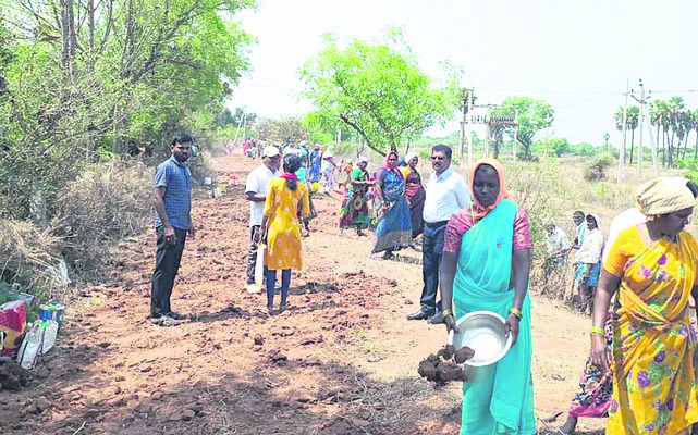 తుంగతుర్తి సీఐపై వేటు
1