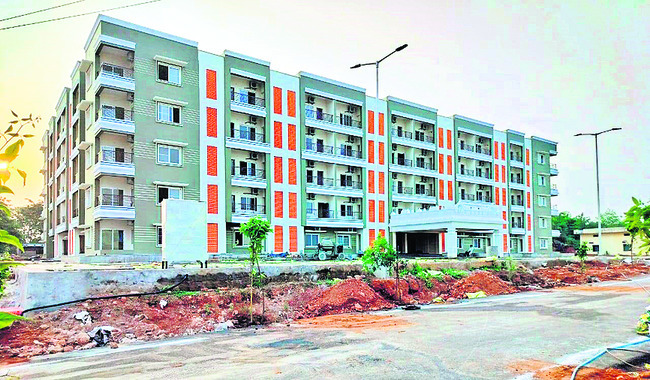 రత్నగిరిపై వింత పాలన1
