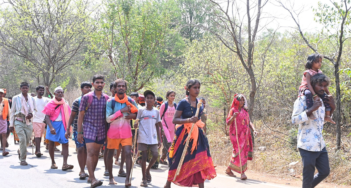 Devotees Throng To Srisailam Mallikarjuna Swamy Temple11