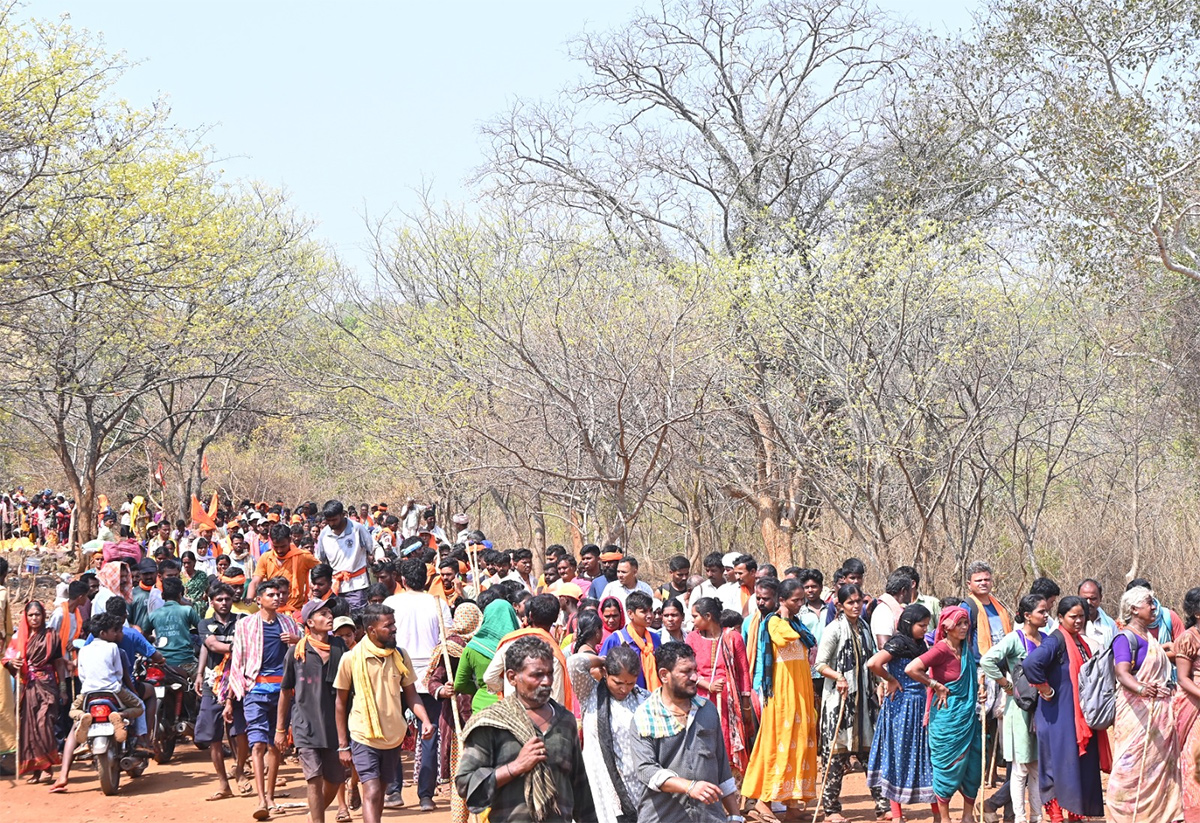 Devotees Throng To Srisailam Mallikarjuna Swamy Temple13