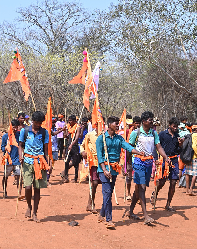 Devotees Throng To Srisailam Mallikarjuna Swamy Temple16