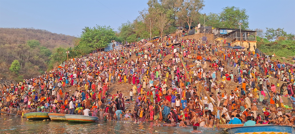 Devotees Throng To Srisailam Mallikarjuna Swamy Temple2