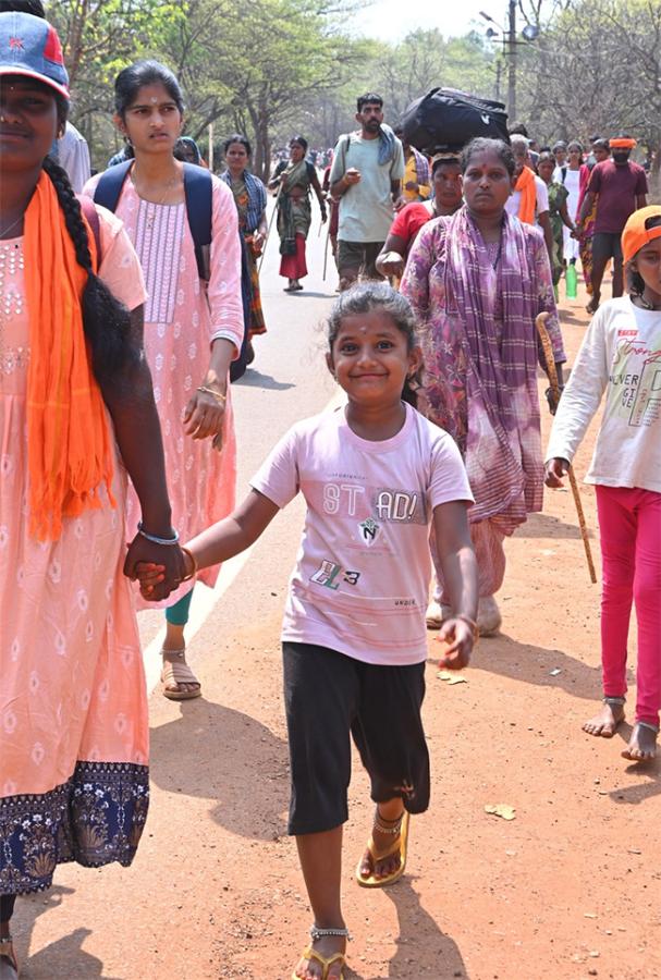 Devotees Throng To Srisailam Mallikarjuna Swamy Temple9