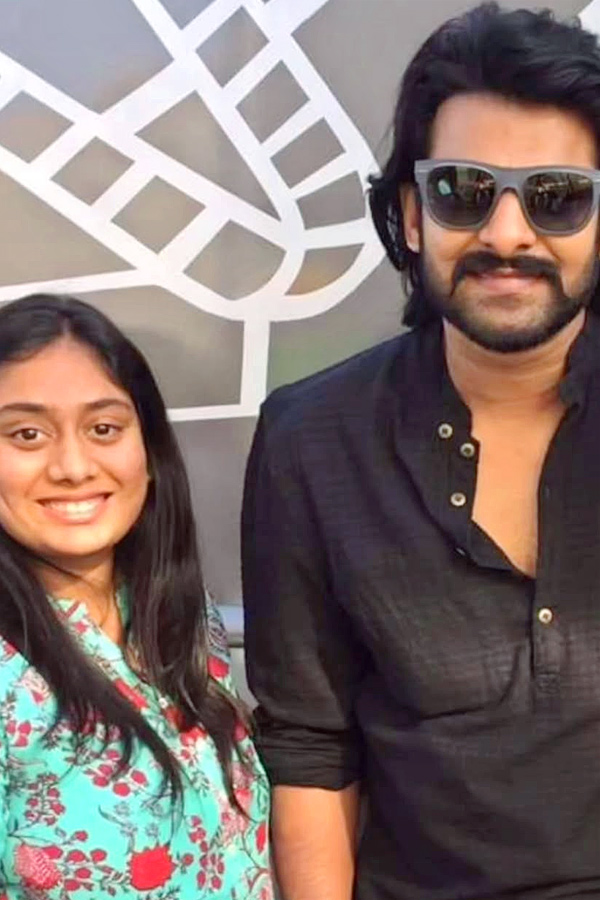 Prabhas with his sisters.. Check out this unseen pictures3