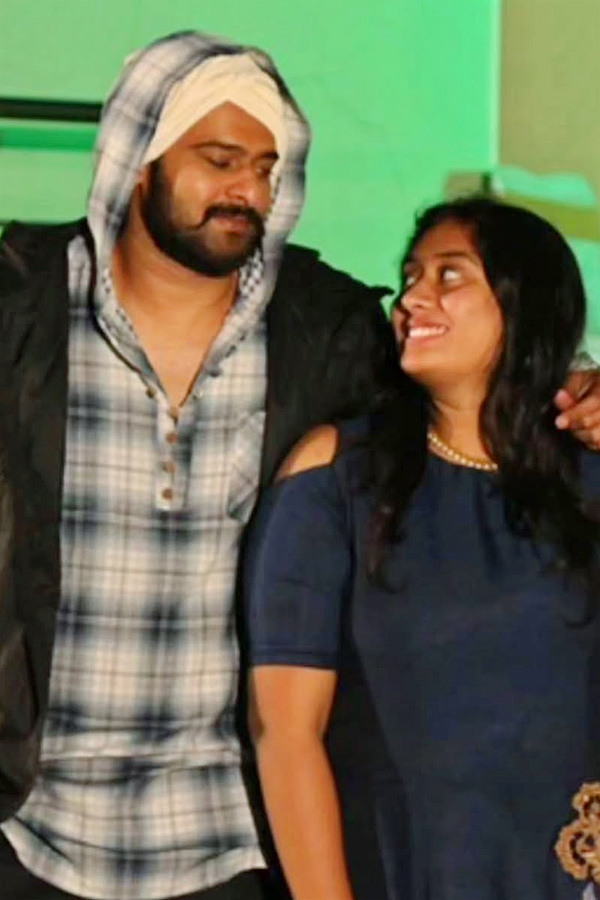 Prabhas with his sisters.. Check out this unseen pictures10