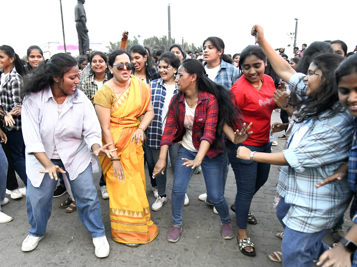Students stage flashmob on Visakhapatnam Beach Road4