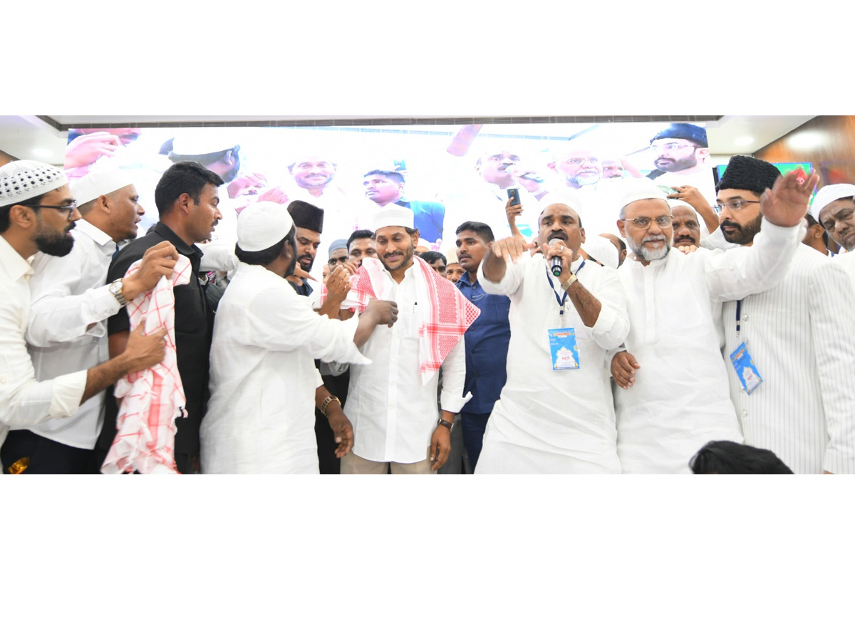 YS Jagan Special Prayers At IFTAR Dinner Photos30