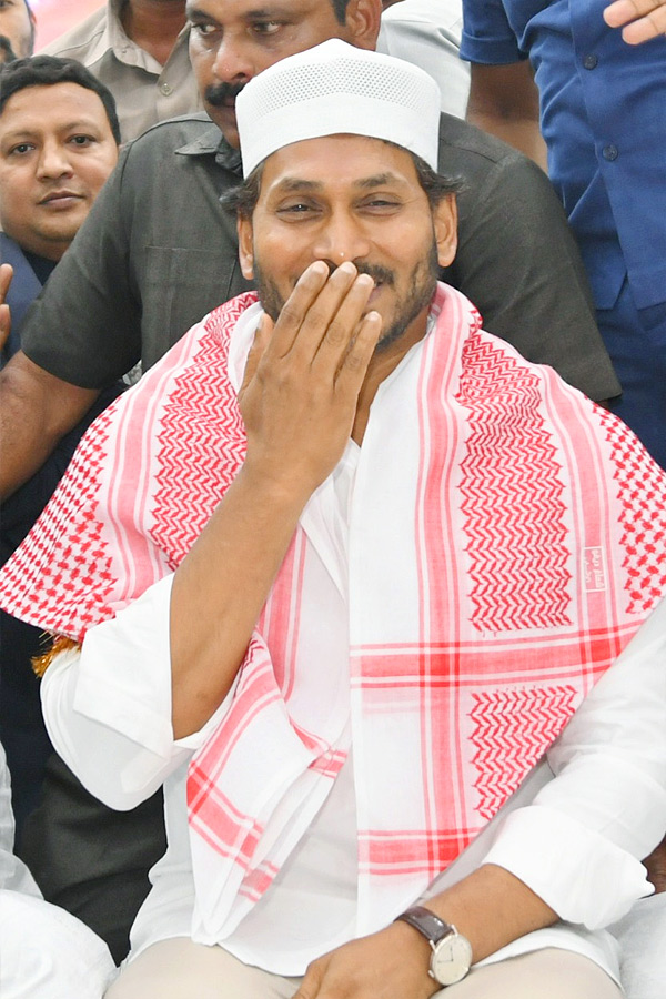 YS Jagan Special Prayers At IFTAR Dinner Photos2