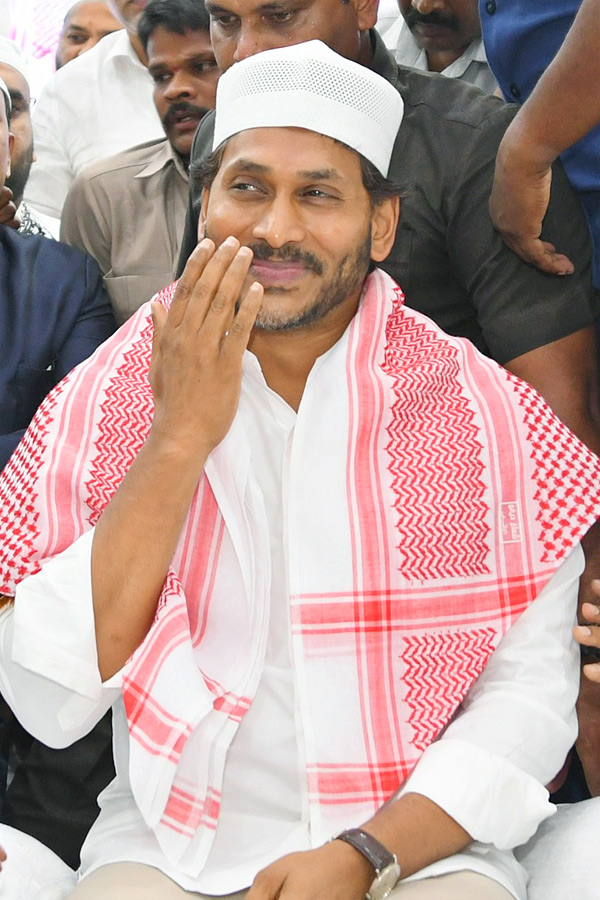YS Jagan Special Prayers At IFTAR Dinner Photos3