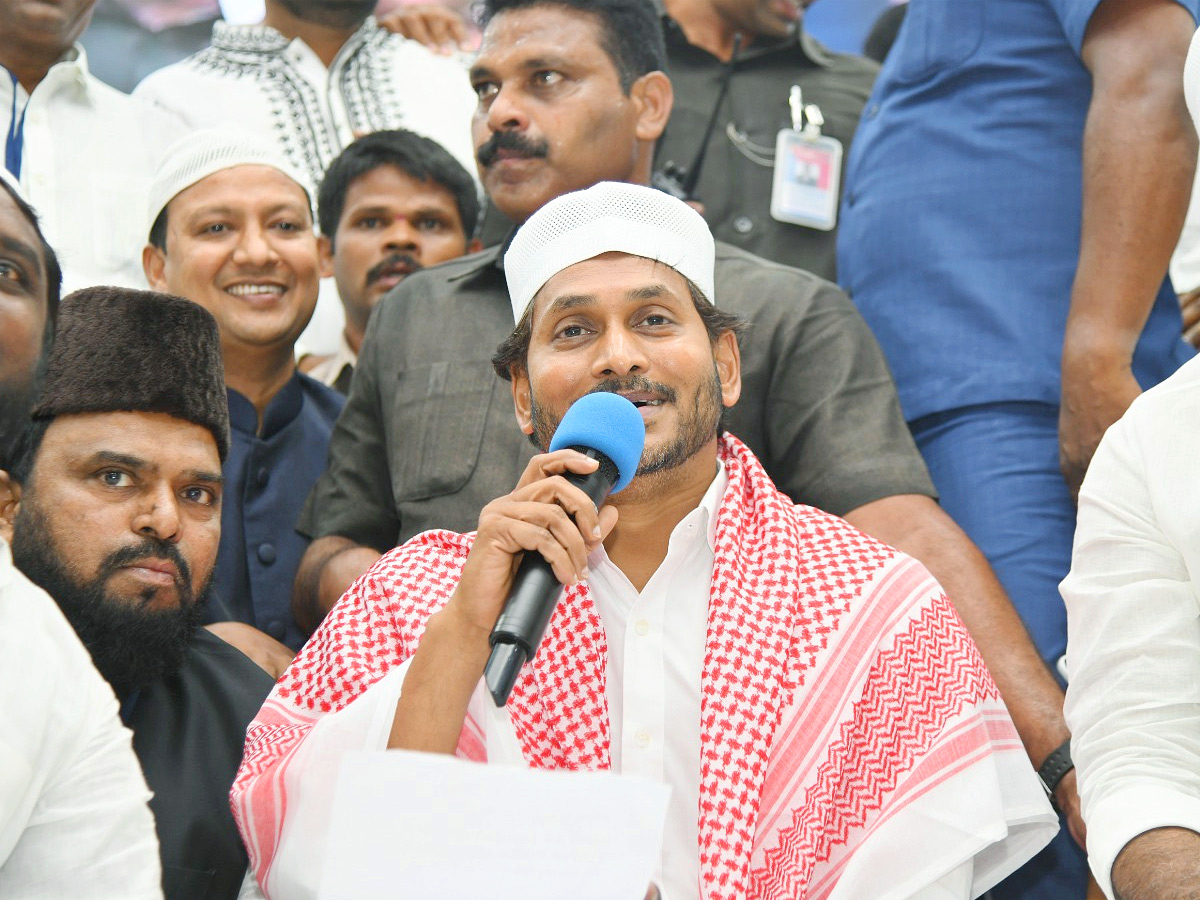 YS Jagan Special Prayers At IFTAR Dinner Photos5