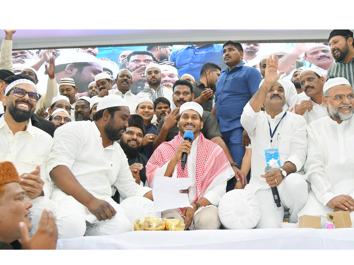 YS Jagan Special Prayers At IFTAR Dinner Photos7