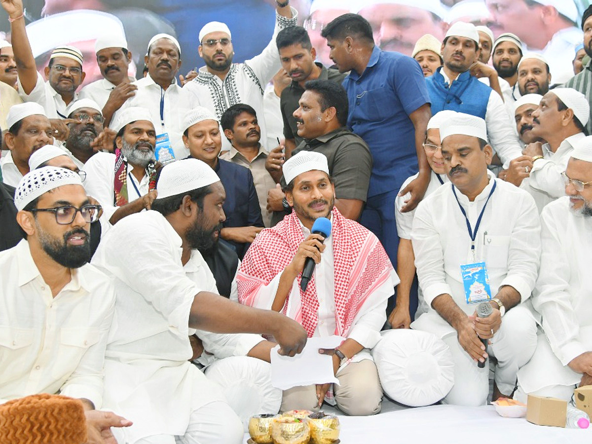 YS Jagan Special Prayers At IFTAR Dinner Photos8