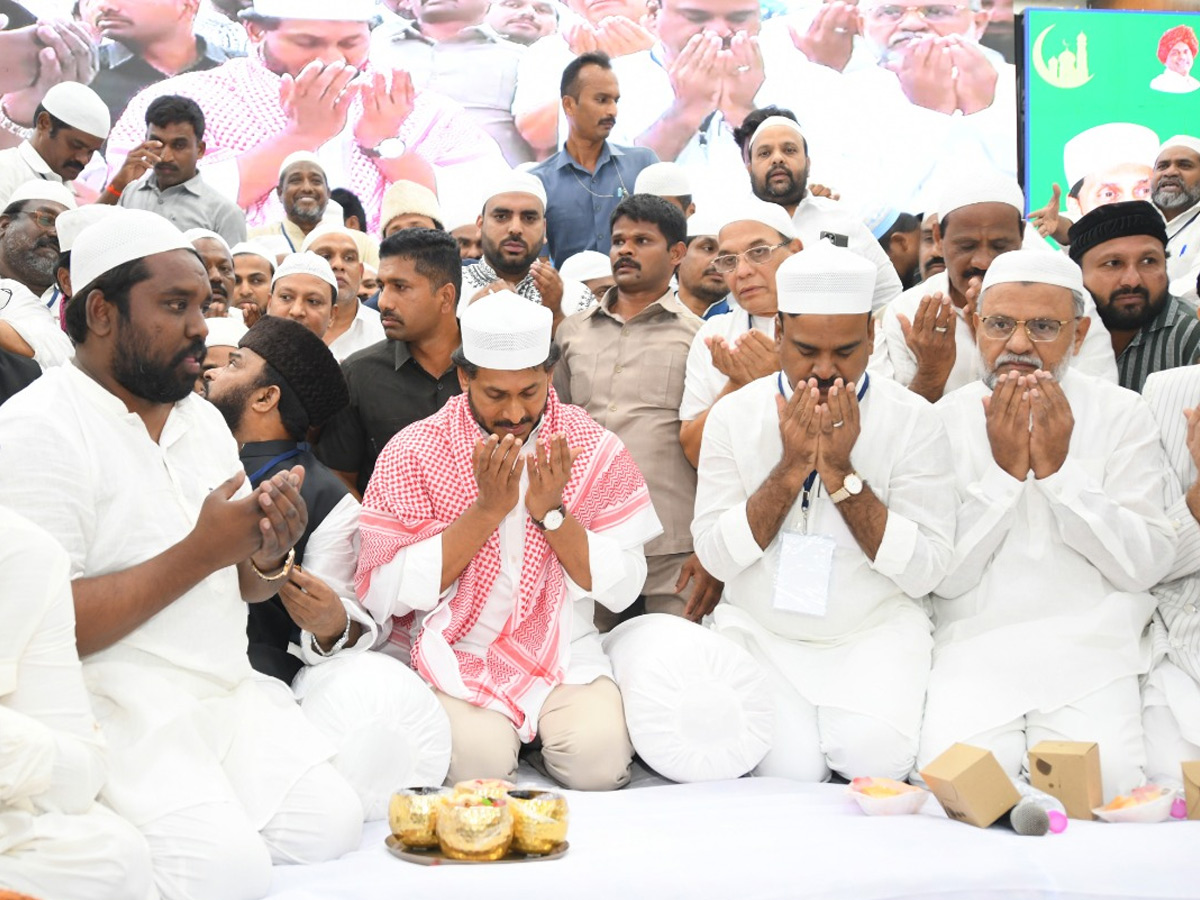YS Jagan Special Prayers At IFTAR Dinner Photos9