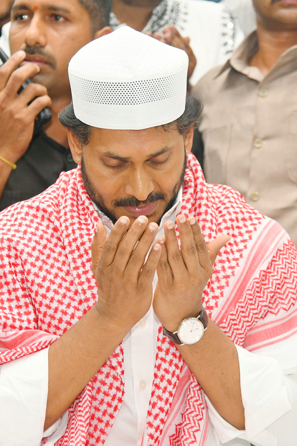 YS Jagan Special Prayers At IFTAR Dinner Photos10