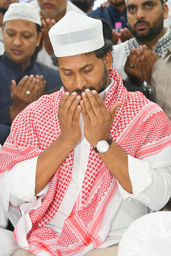 YS Jagan Special Prayers At IFTAR Dinner Photos12