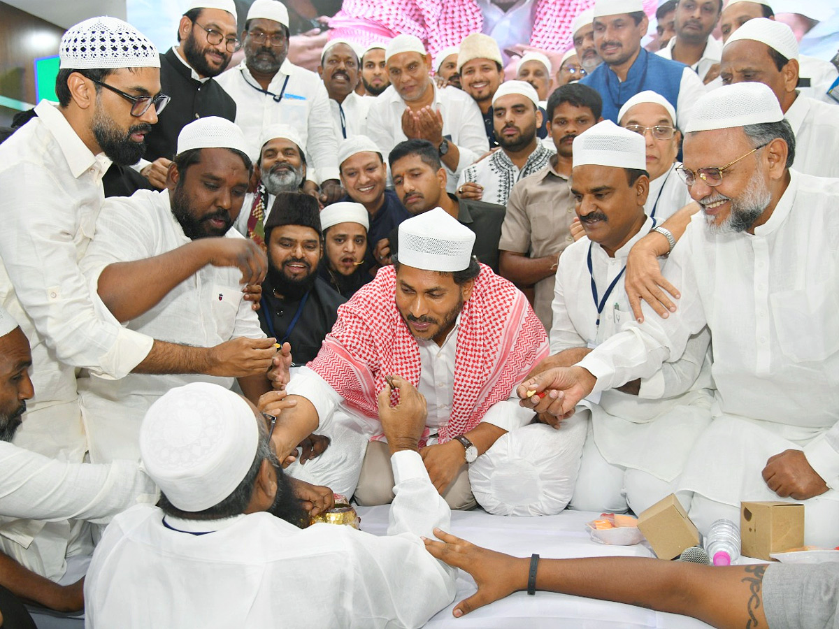 YS Jagan Special Prayers At IFTAR Dinner Photos13