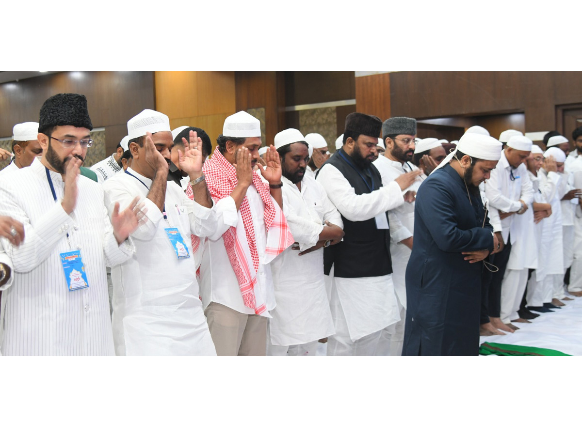 YS Jagan Special Prayers At IFTAR Dinner Photos14