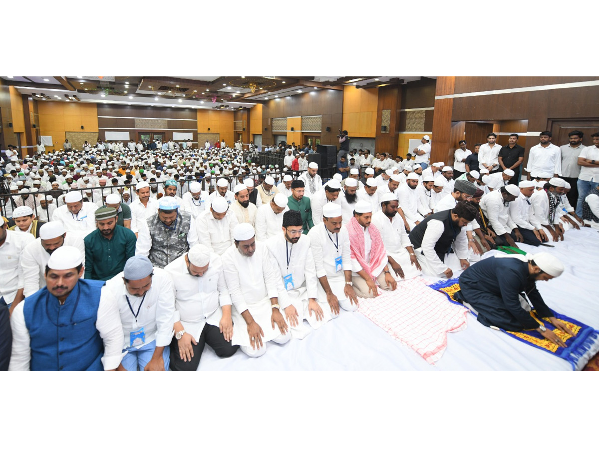 YS Jagan Special Prayers At IFTAR Dinner Photos17