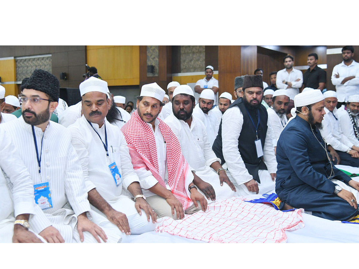 YS Jagan Special Prayers At IFTAR Dinner Photos18