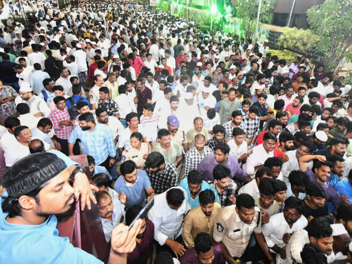 YS Jagan Special Prayers At IFTAR Dinner Photos23