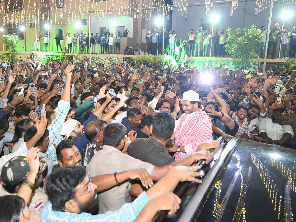 YS Jagan Special Prayers At IFTAR Dinner Photos32