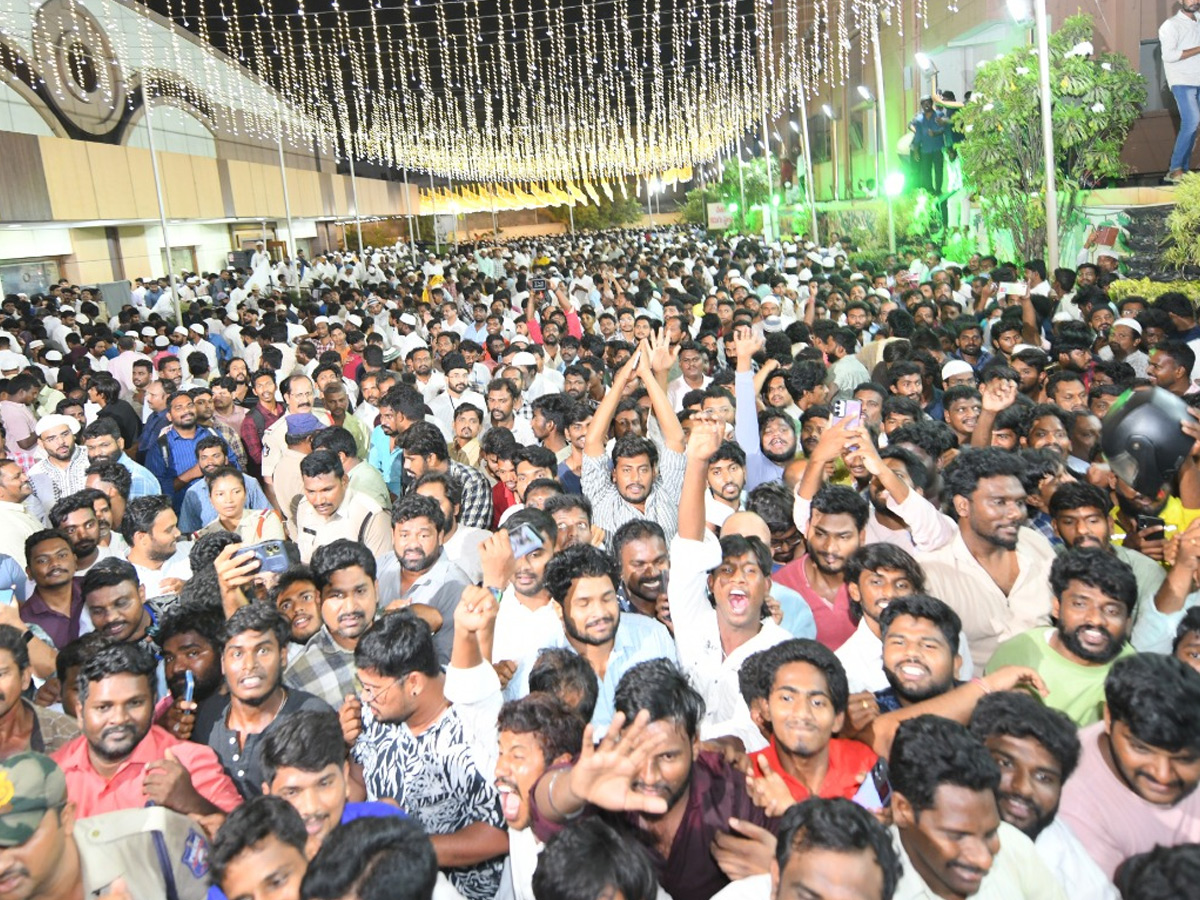 YS Jagan Special Prayers At IFTAR Dinner Photos33