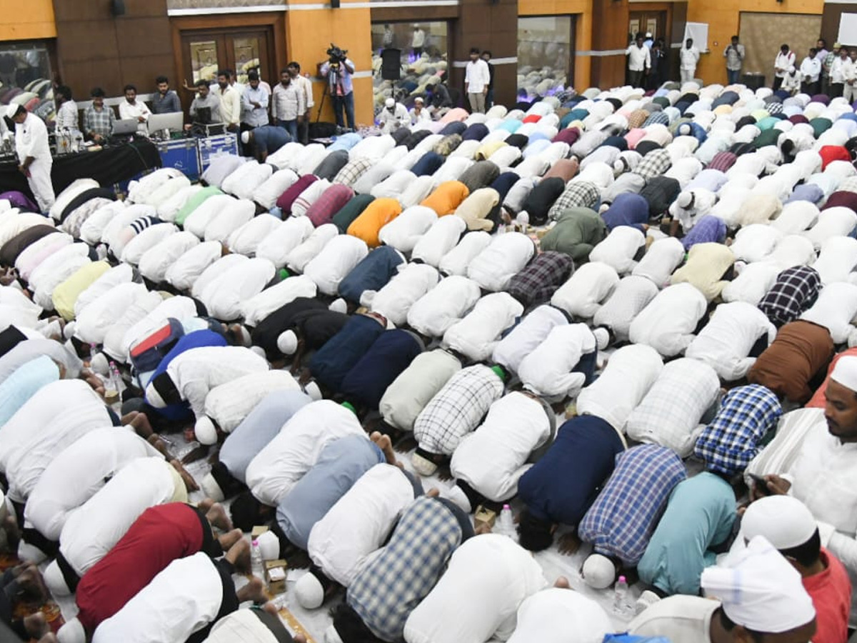 YS Jagan Special Prayers At IFTAR Dinner Photos25