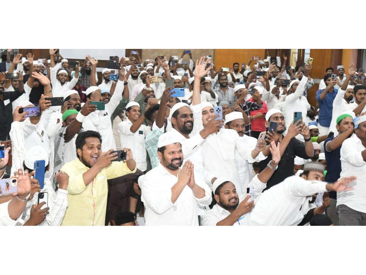 YS Jagan Special Prayers At IFTAR Dinner Photos26