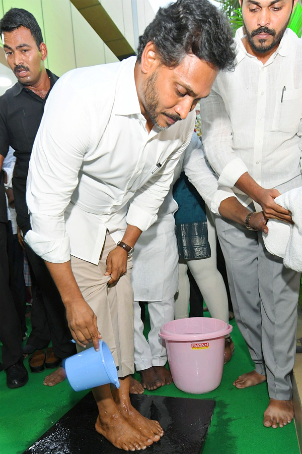 YS Jagan Special Prayers At IFTAR Dinner Photos28